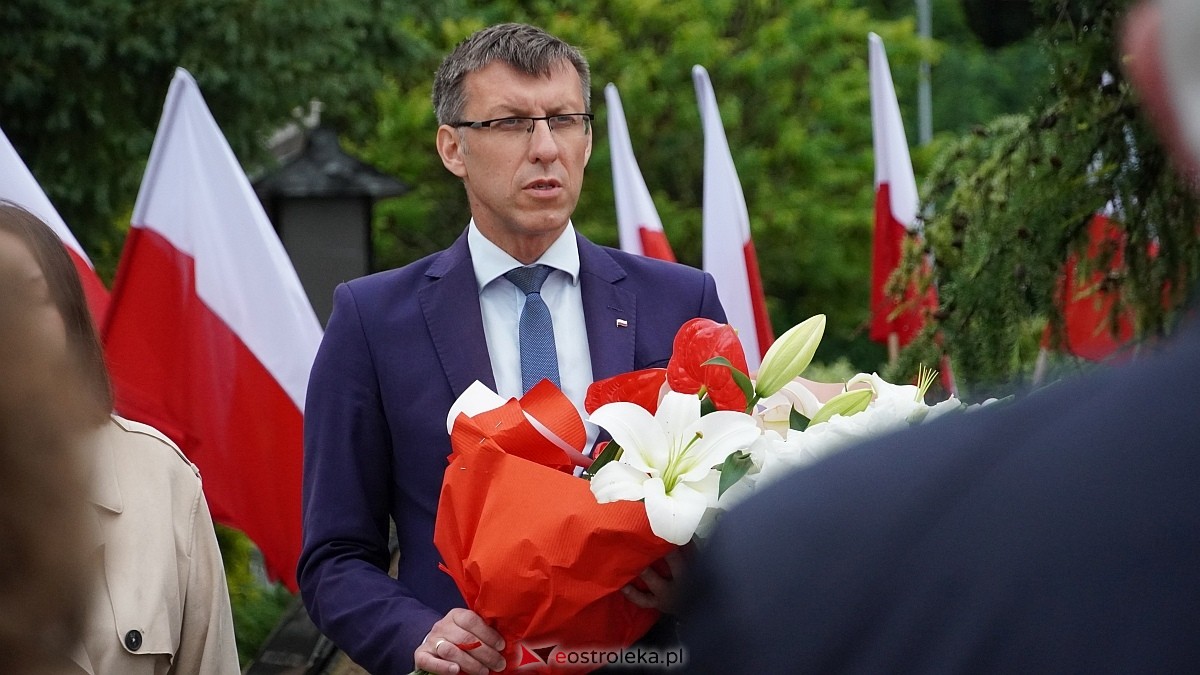 Miejskie obchody Dnia Pamięci o Polakach – Ofiarach Ludobójstwa dokonanego przez OUN i UPA [11.07.2025] - zdjęcie #28 - eOstroleka.pl