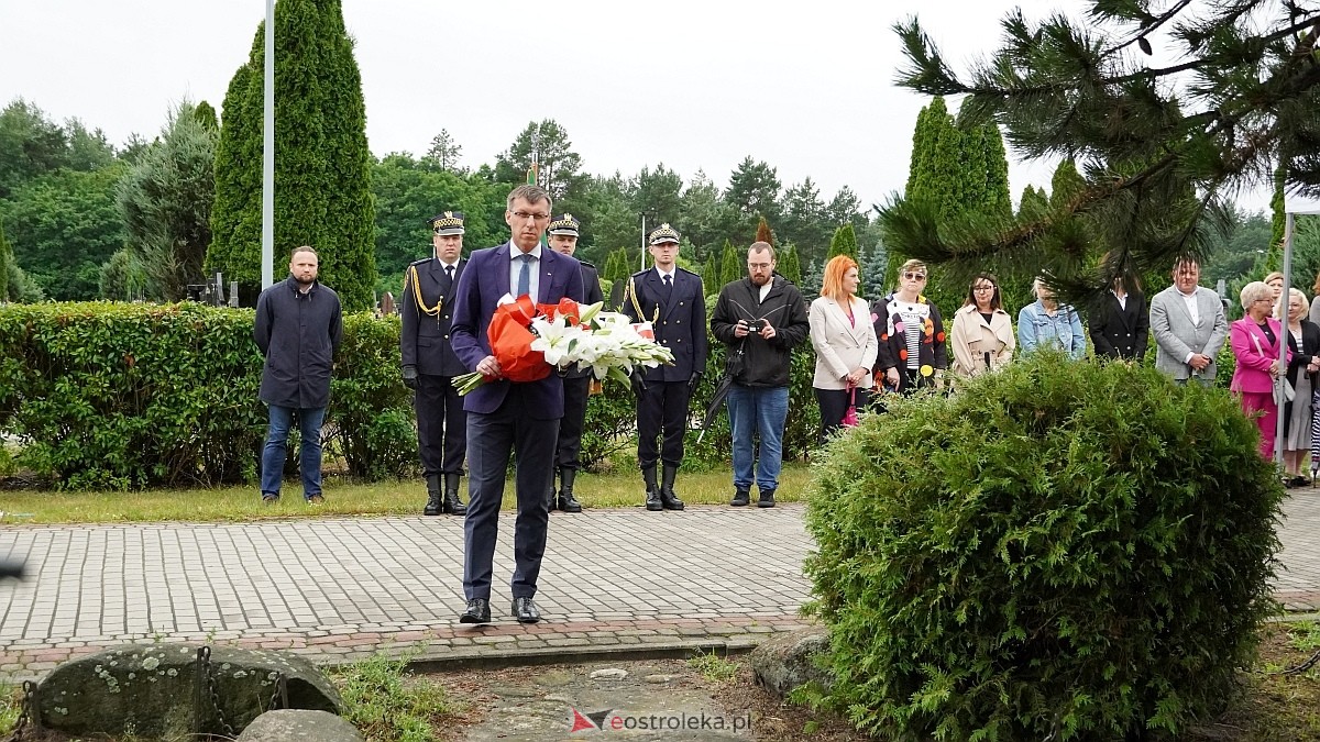 Miejskie obchody Dnia Pamięci o Polakach – Ofiarach Ludobójstwa dokonanego przez OUN i UPA [11.07.2025] - zdjęcie #20 - eOstroleka.pl