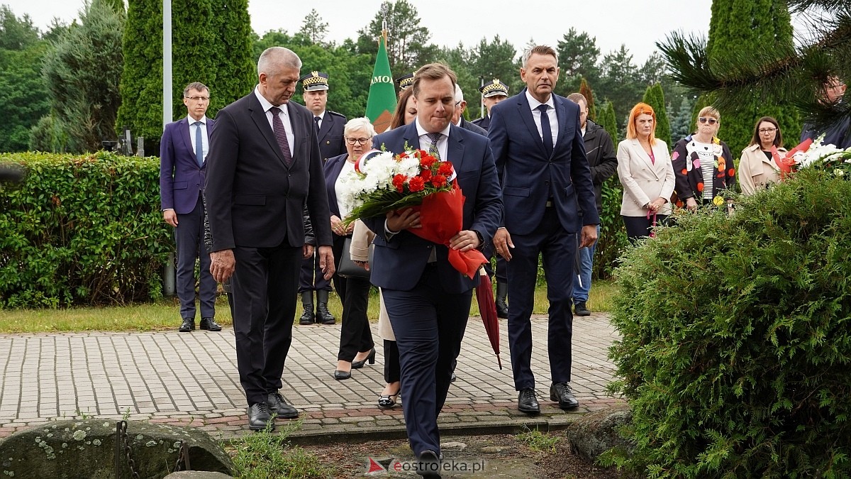 Miejskie obchody Dnia Pamięci o Polakach – Ofiarach Ludobójstwa dokonanego przez OUN i UPA [11.07.2025] - zdjęcie #16 - eOstroleka.pl