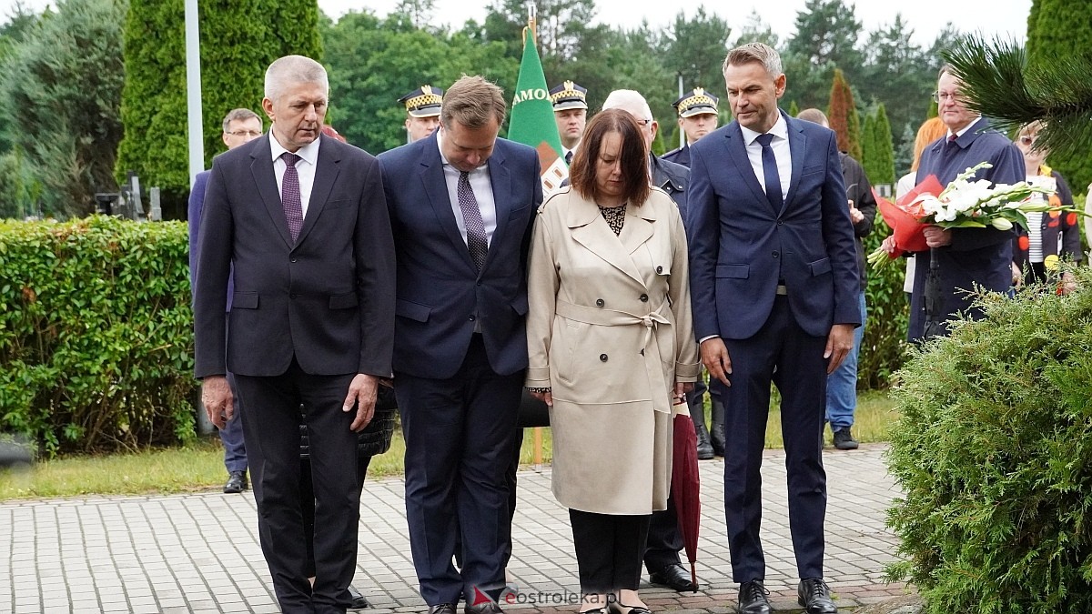 Miejskie obchody Dnia Pamięci o Polakach – Ofiarach Ludobójstwa dokonanego przez OUN i UPA [11.07.2025] - zdjęcie #15 - eOstroleka.pl
