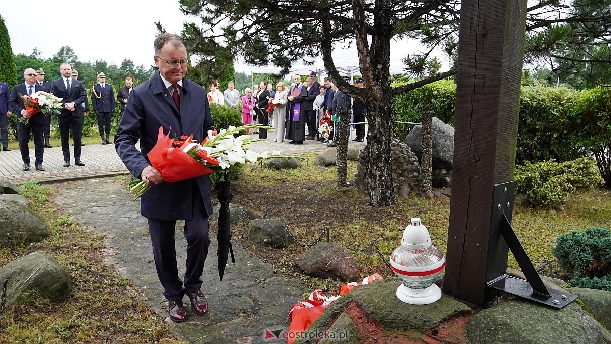 Miejskie obchody Dnia Pamięci o Polakach – Ofiarach Ludobójstwa dokonanego przez OUN i UPA [11.07.2025] - zdjęcie #13 - eOstroleka.pl