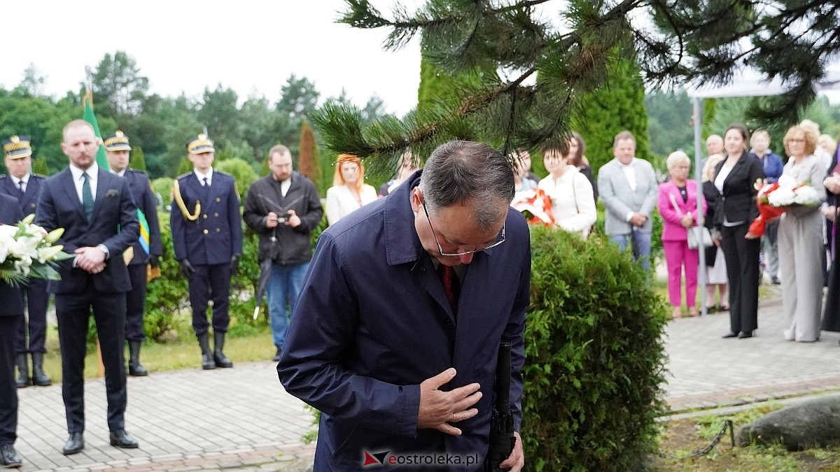 Miejskie obchody Dnia Pamięci o Polakach – Ofiarach Ludobójstwa dokonanego przez OUN i UPA [11.07.2025] - zdjęcie #11 - eOstroleka.pl