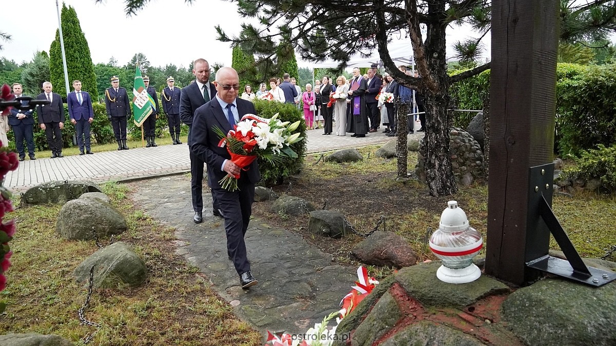 Miejskie obchody Dnia Pamięci o Polakach – Ofiarach Ludobójstwa dokonanego przez OUN i UPA [11.07.2025] - zdjęcie #8 - eOstroleka.pl