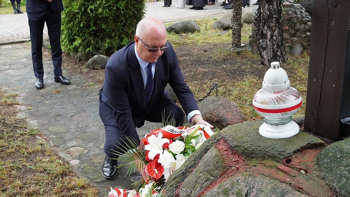 Miejskie obchody Dnia Pamięci o Polakach – Ofiarach Ludobójstwa dokonanego przez OUN i UPA [11.07.2025] - zdjęcie #7 - eOstroleka.pl