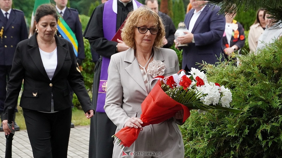 Miejskie obchody Dnia Pamięci o Polakach – Ofiarach Ludobójstwa dokonanego przez OUN i UPA [11.07.2025] - zdjęcie #1 - eOstroleka.pl