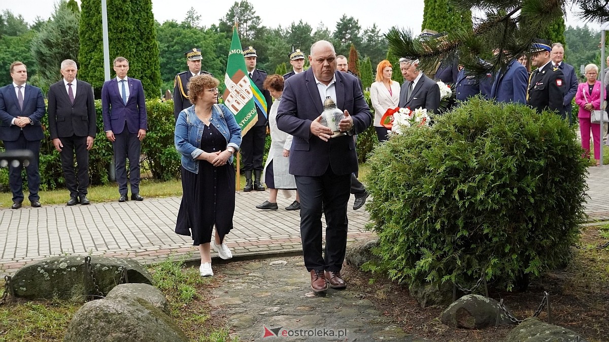 Miejskie obchody Dnia Pamięci o Polakach – Ofiarach Ludobójstwa dokonanego przez OUN i UPA [11.07.2025] - zdjęcie #65 - eOstroleka.pl