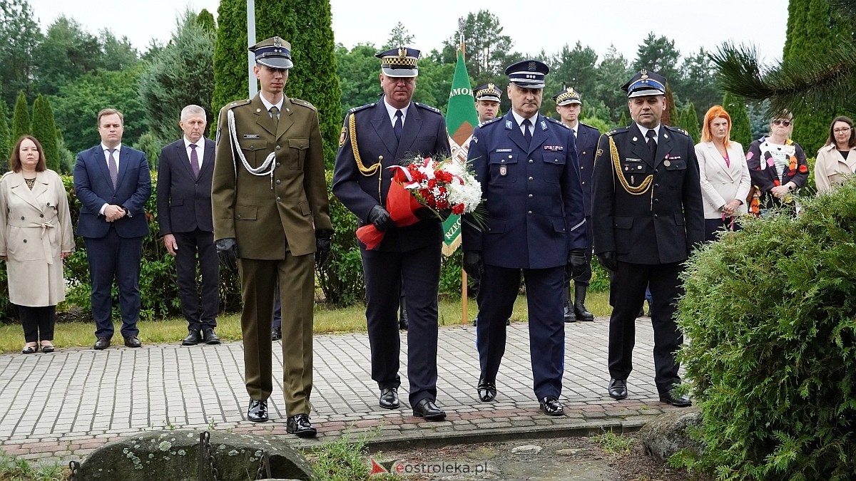 Miejskie obchody Dnia Pamięci o Polakach – Ofiarach Ludobójstwa dokonanego przez OUN i UPA [11.07.2025] - zdjęcie #49 - eOstroleka.pl