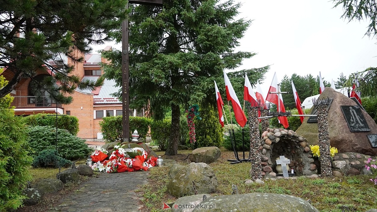 Miejskie obchody Dnia Pamięci o Polakach – Ofiarach Ludobójstwa dokonanego przez OUN i UPA [11.07.2025] - zdjęcie #37 - eOstroleka.pl