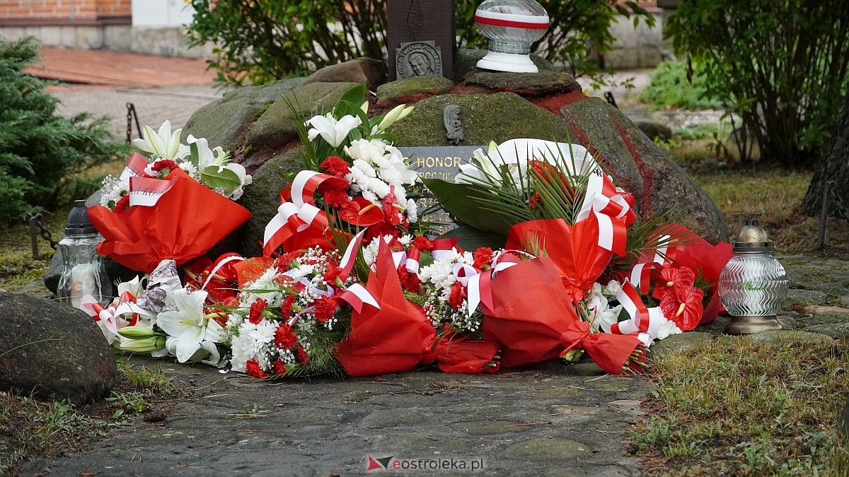 Miejskie obchody Dnia Pamięci o Polakach – Ofiarach Ludobójstwa dokonanego przez OUN i UPA [11.07.2025] - zdjęcie #35 - eOstroleka.pl