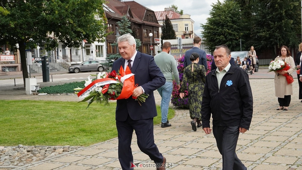 Obchody upamiętniające ofiary rzezi wołyńskiej [12.07.2025] - zdjęcie #22 - eOstroleka.pl