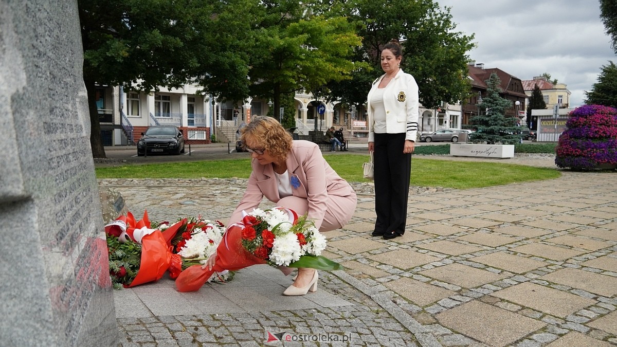 Obchody upamiętniające ofiary rzezi wołyńskiej [12.07.2025] - zdjęcie #8 - eOstroleka.pl