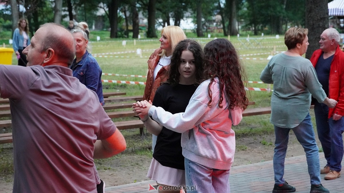 Zabawa pod gwiazdami w Święto Folkloru Kurpiowskiego [12.07.2025] - zdjęcie #85 - eOstroleka.pl