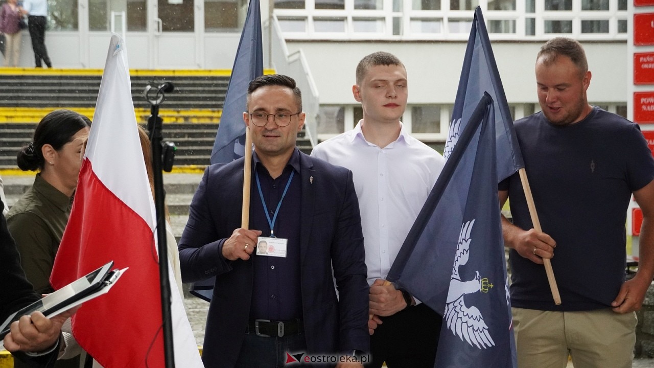 Stop imigacji - protest w Ostrołęce [19.07.2025] - zdjęcie #140 - eOstroleka.pl