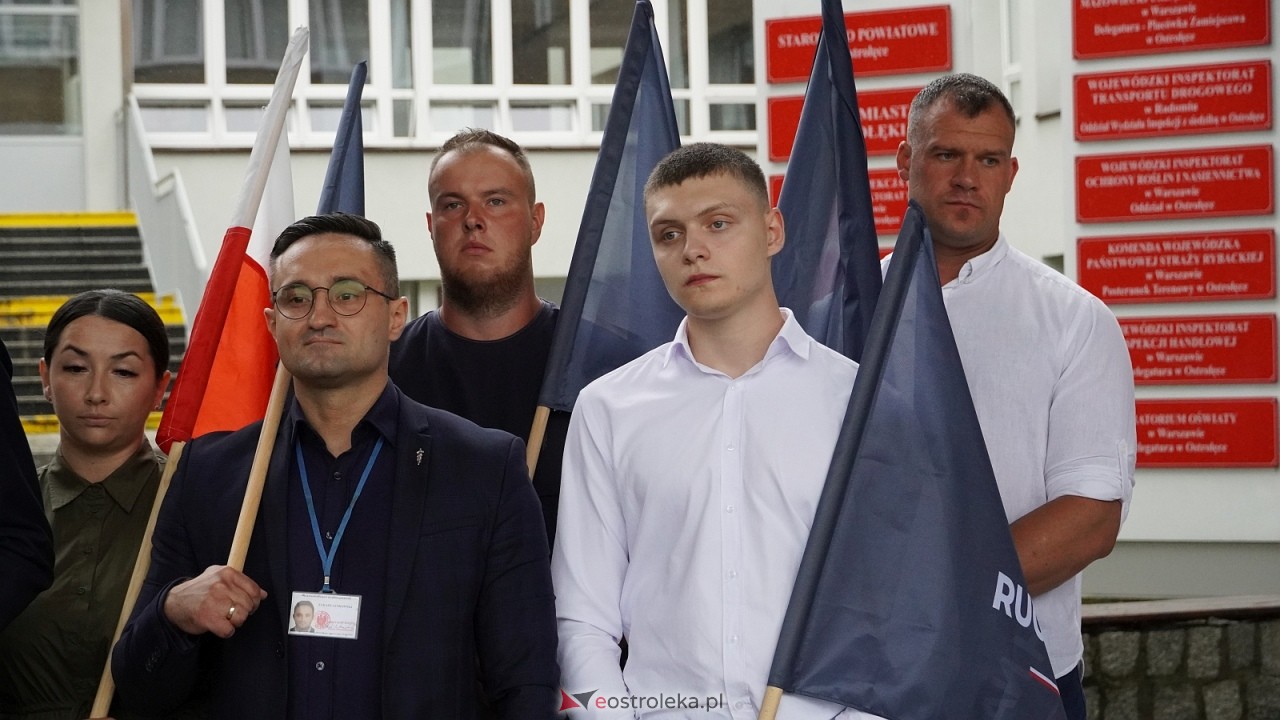 Stop imigacji - protest w Ostrołęce [19.07.2025] - zdjęcie #103 - eOstroleka.pl