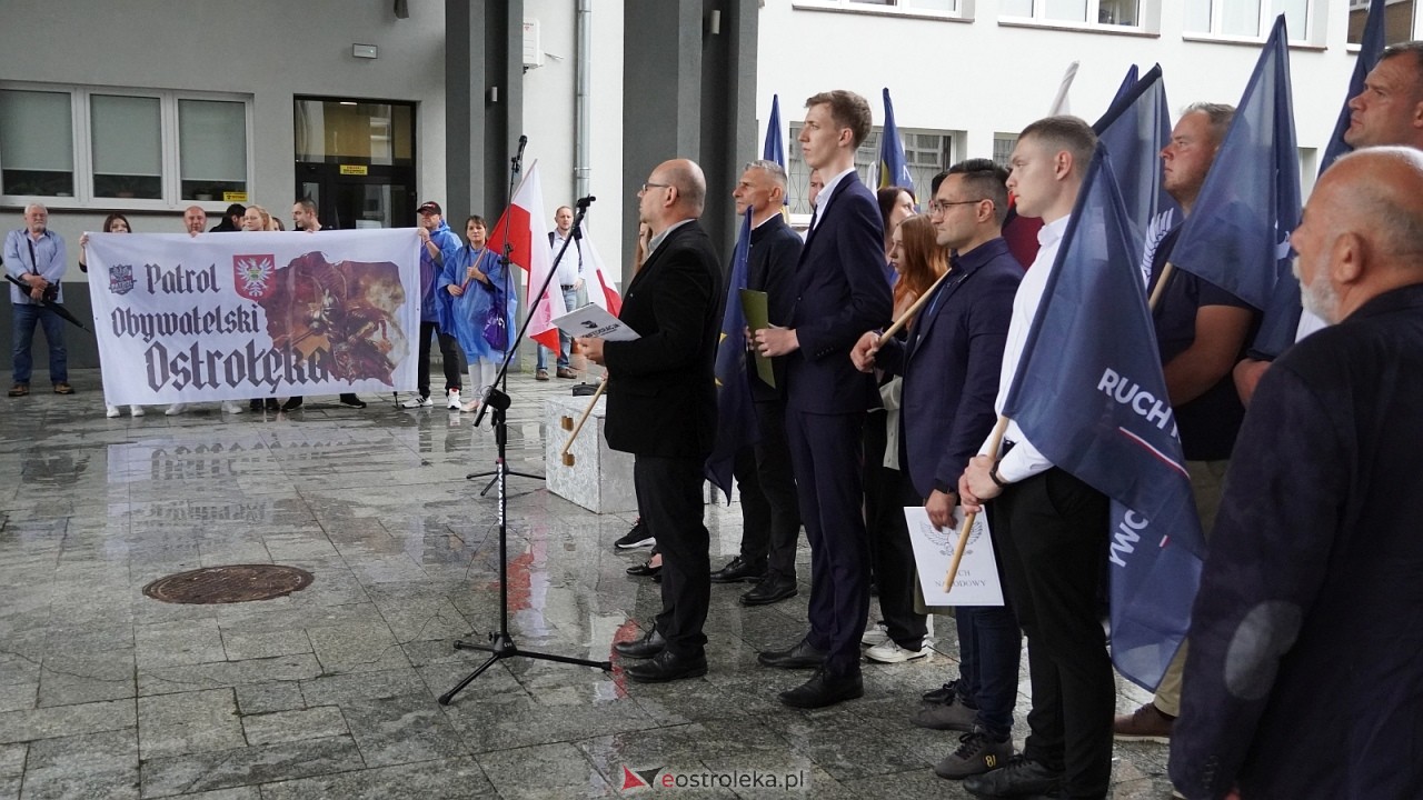 Stop imigacji - protest w Ostrołęce [19.07.2025] - zdjęcie #101 - eOstroleka.pl