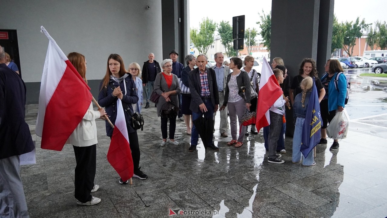 Stop imigacji - protest w Ostrołęce [19.07.2025] - zdjęcie #94 - eOstroleka.pl