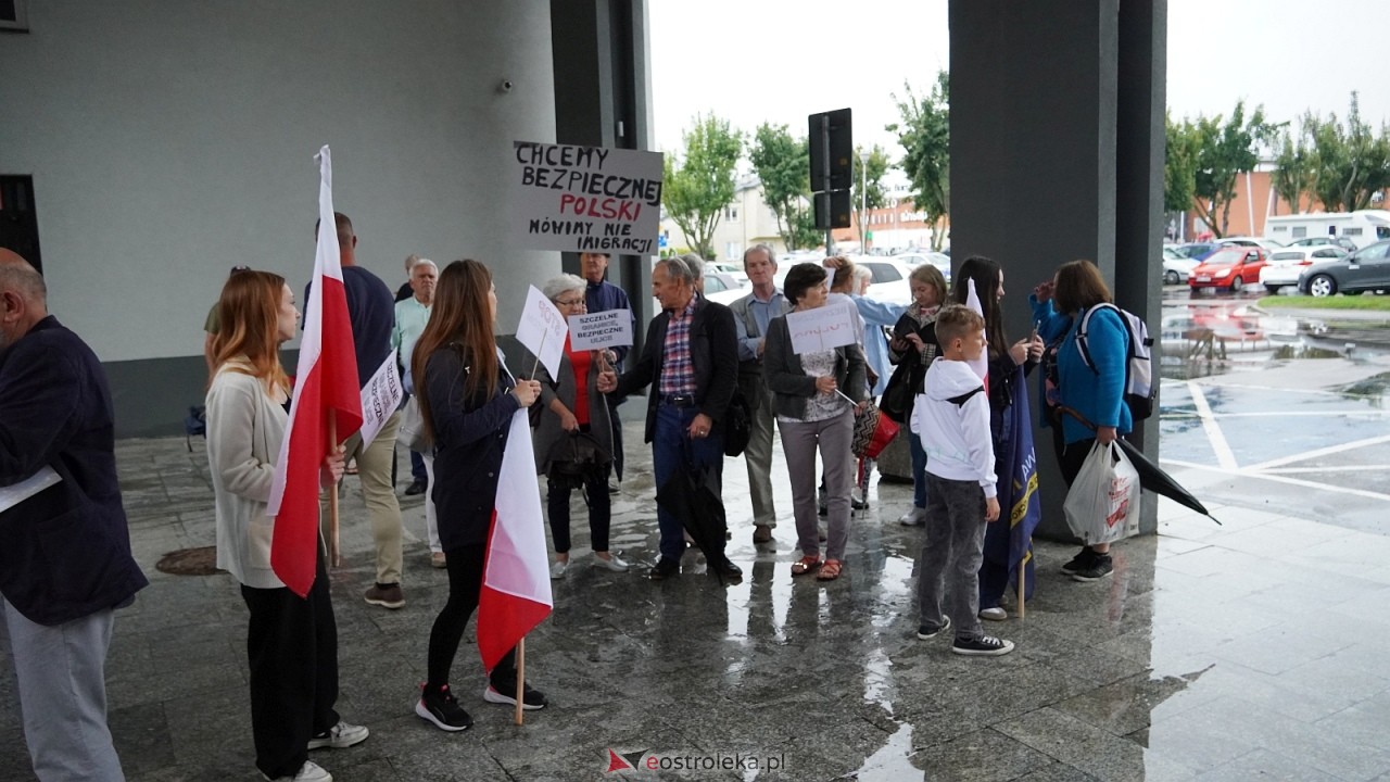 Stop imigacji - protest w Ostrołęce [19.07.2025] - zdjęcie #91 - eOstroleka.pl