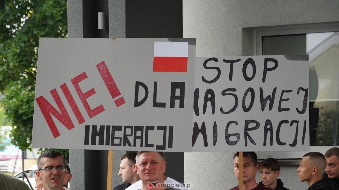 Stop imigacji - protest w Ostrołęce [19.07.2025] - zdjęcie #89 - eOstroleka.pl