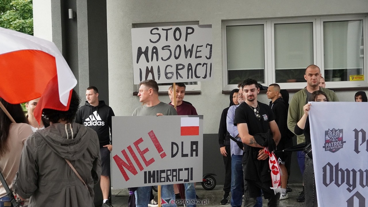 Stop imigacji - protest w Ostrołęce [19.07.2025] - zdjęcie #85 - eOstroleka.pl
