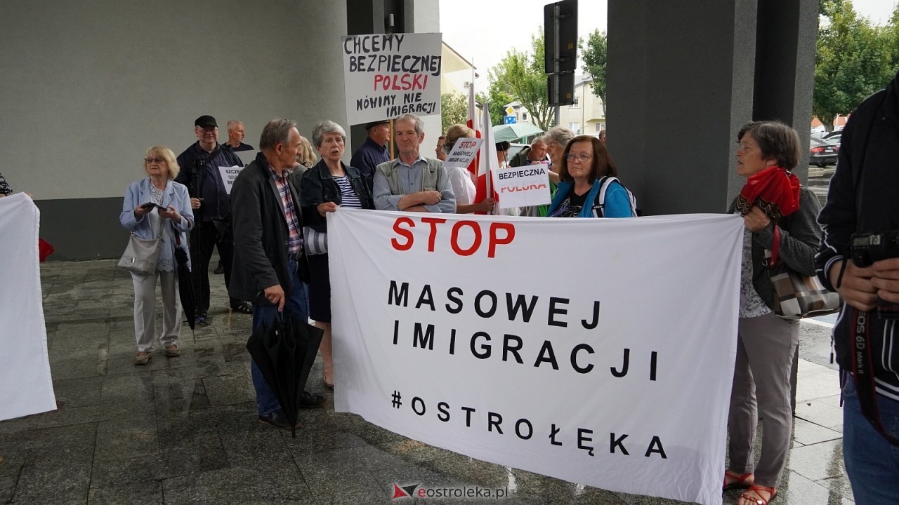 Stop imigacji - protest w Ostrołęce [19.07.2025] - zdjęcie #79 - eOstroleka.pl