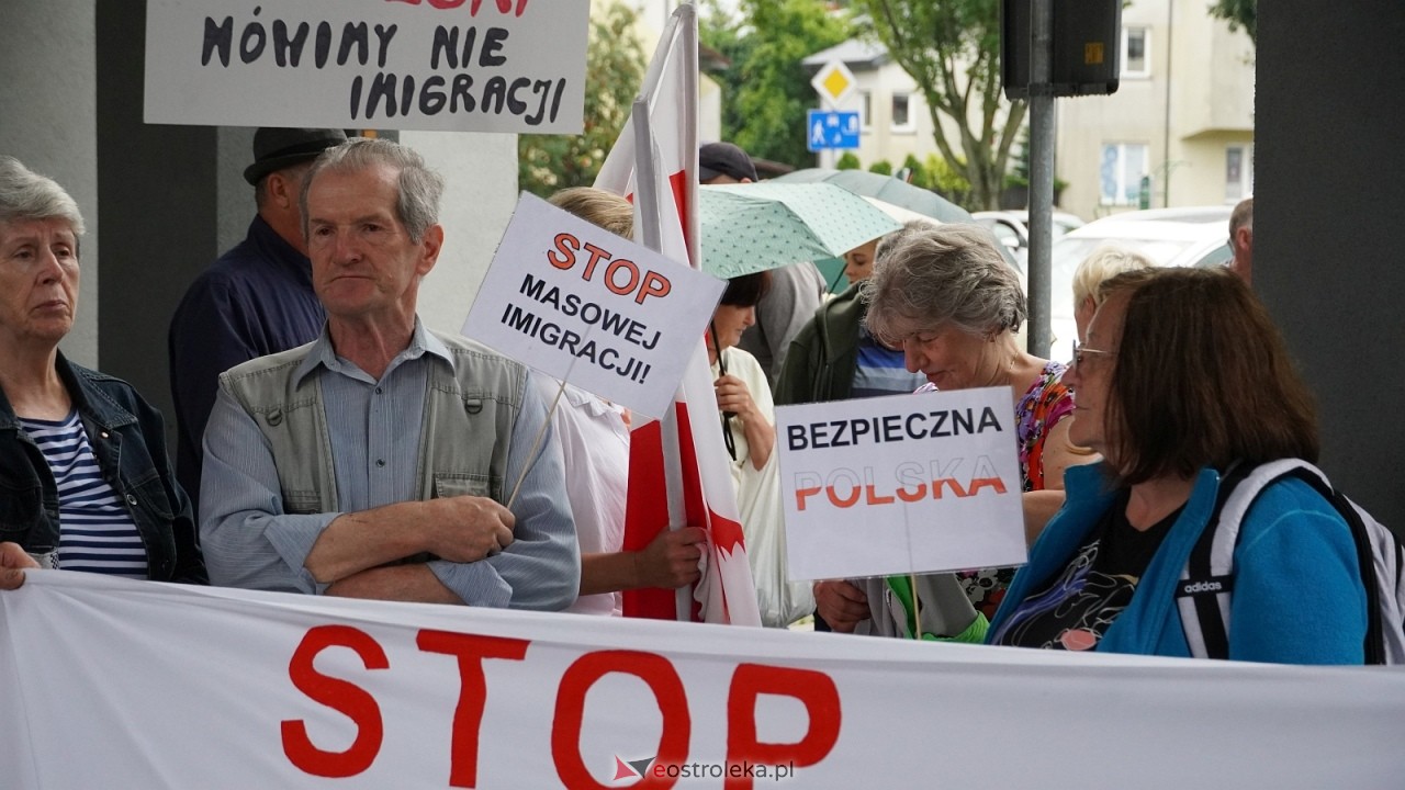 Stop imigacji - protest w Ostrołęce [19.07.2025] - zdjęcie #78 - eOstroleka.pl
