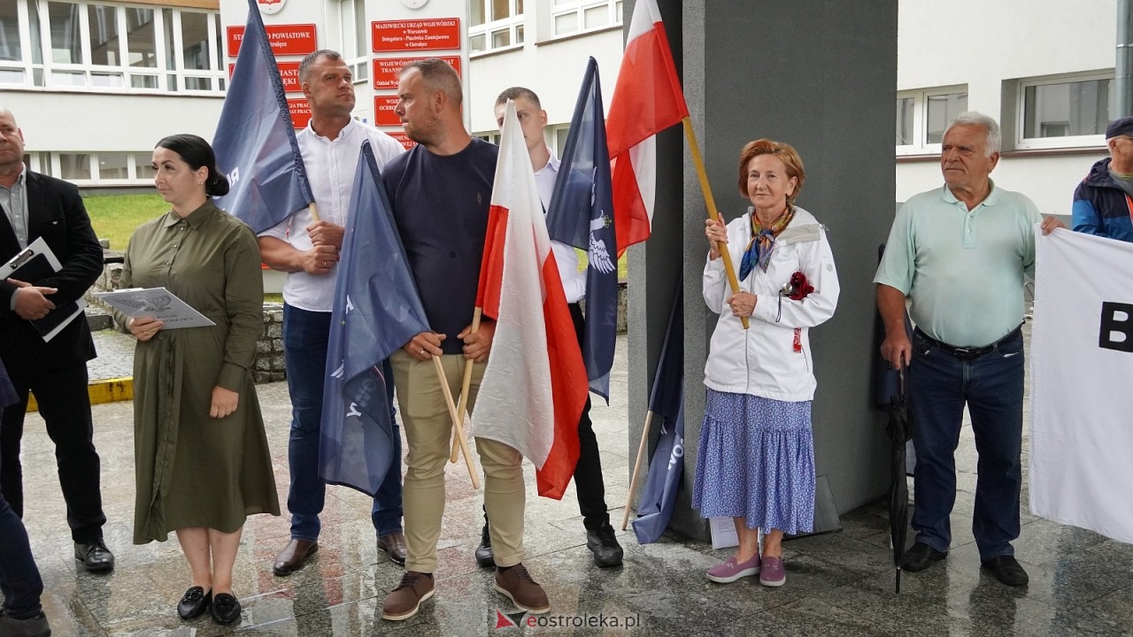 Stop imigacji - protest w Ostrołęce [19.07.2025] - zdjęcie #76 - eOstroleka.pl