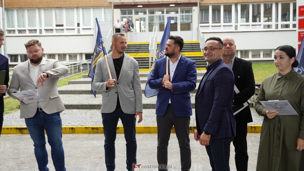 Stop imigacji - protest w Ostrołęce [19.07.2025] - zdjęcie #75 - eOstroleka.pl