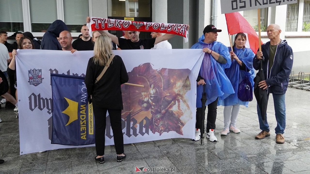 Stop imigacji - protest w Ostrołęce [19.07.2025] - zdjęcie #73 - eOstroleka.pl