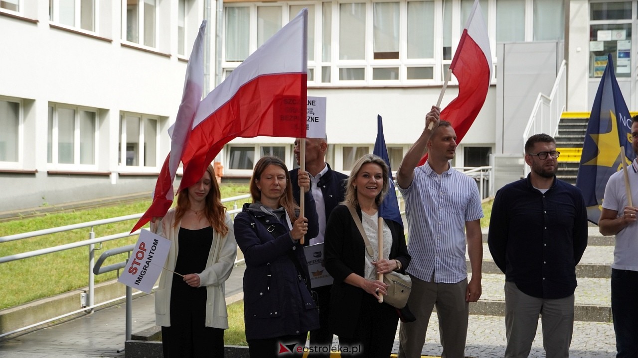 Stop imigacji - protest w Ostrołęce [19.07.2025] - zdjęcie #66 - eOstroleka.pl