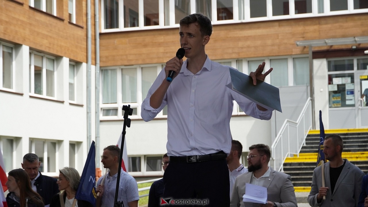 Stop imigacji - protest w Ostrołęce [19.07.2025] - zdjęcie #62 - eOstroleka.pl