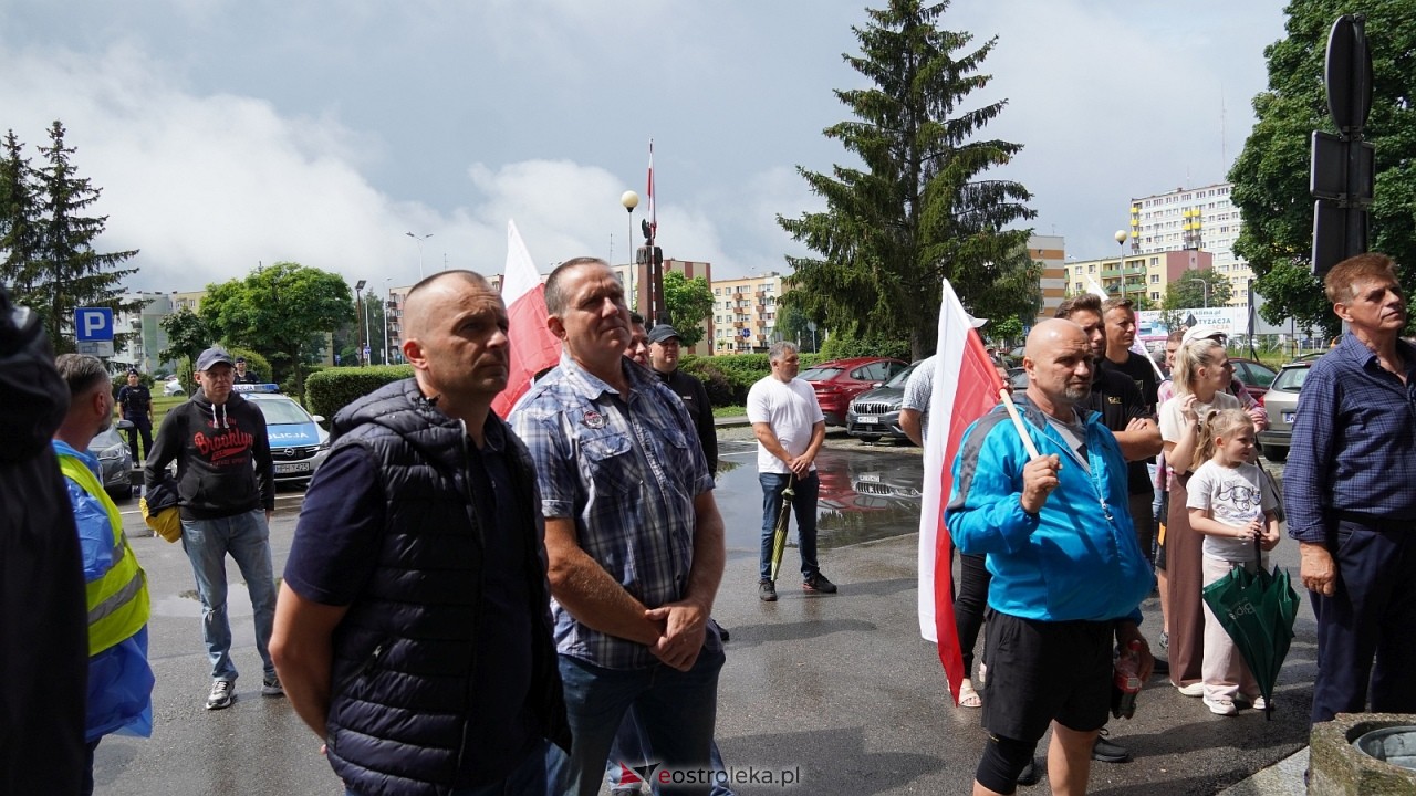 Stop imigacji - protest w Ostrołęce [19.07.2025] - zdjęcie #60 - eOstroleka.pl