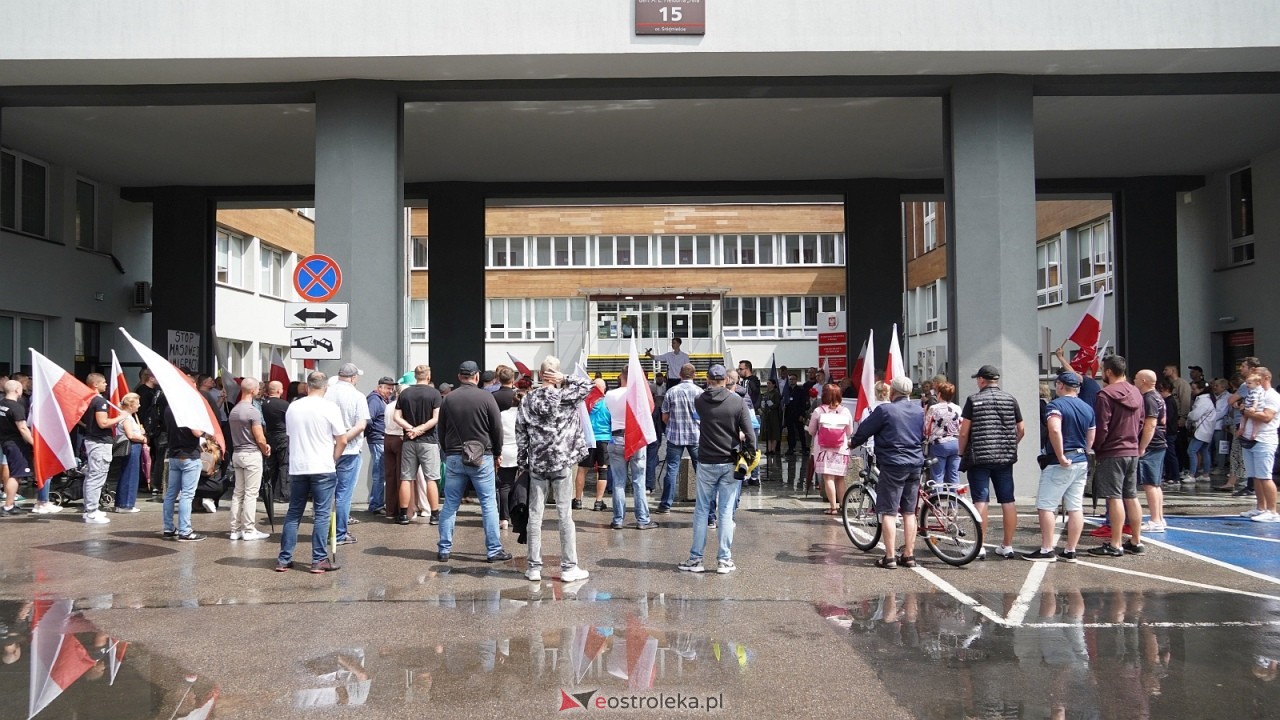 Stop imigacji - protest w Ostrołęce [19.07.2025] - zdjęcie #58 - eOstroleka.pl