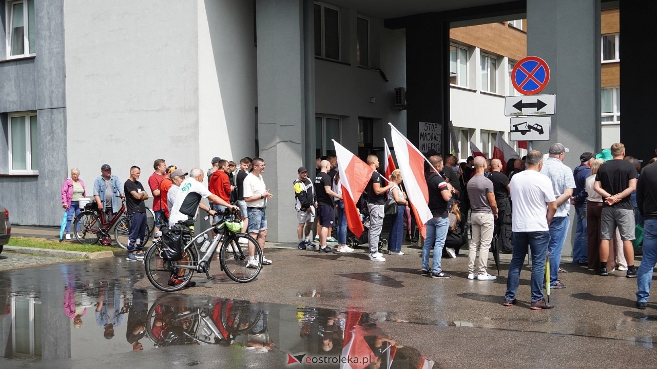 Stop imigacji - protest w Ostrołęce [19.07.2025] - zdjęcie #56 - eOstroleka.pl