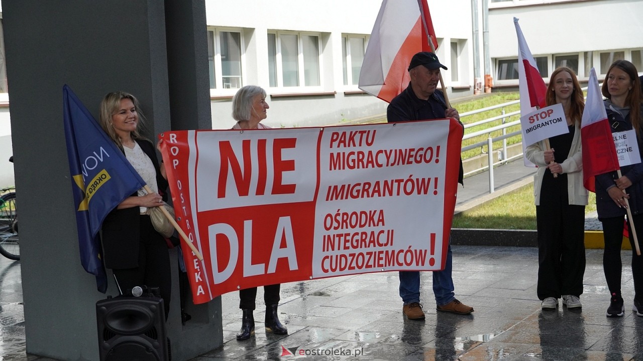 Stop imigacji - protest w Ostrołęce [19.07.2025] - zdjęcie #52 - eOstroleka.pl
