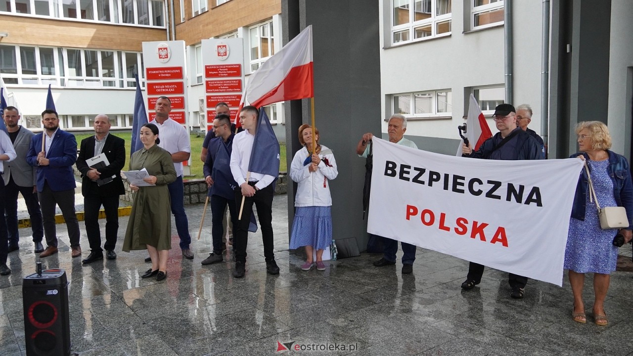 Stop imigacji - protest w Ostrołęce [19.07.2025] - zdjęcie #51 - eOstroleka.pl