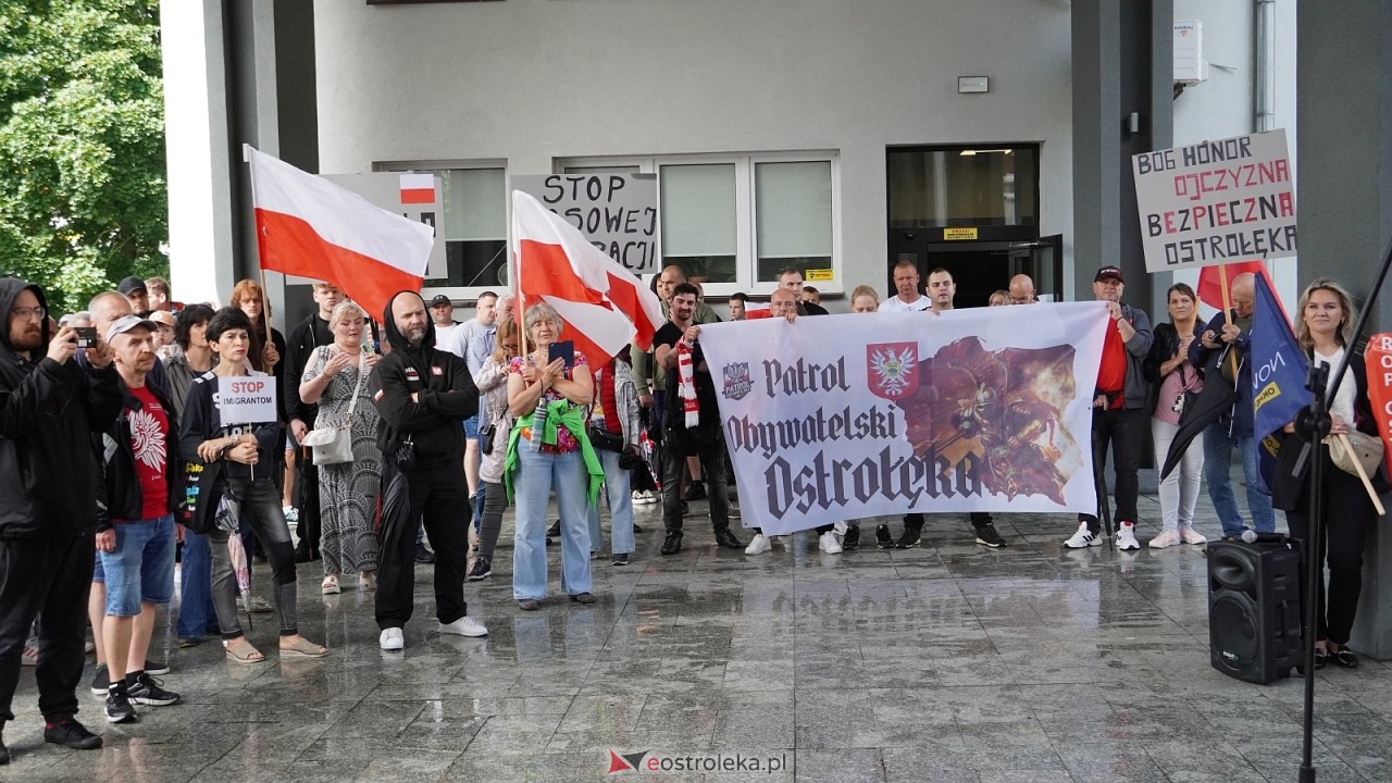 Stop imigacji - protest w Ostrołęce [19.07.2025] - zdjęcie #48 - eOstroleka.pl