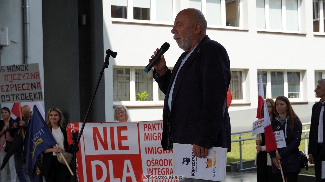 Stop imigacji - protest w Ostrołęce [19.07.2025] - zdjęcie #47 - eOstroleka.pl