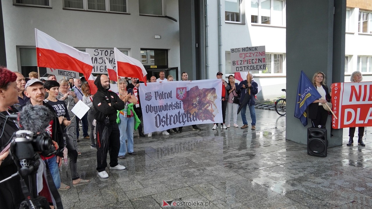 Stop imigacji - protest w Ostrołęce [19.07.2025] - zdjęcie #42 - eOstroleka.pl