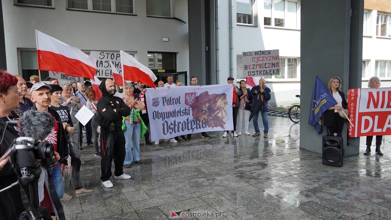 Stop imigacji - protest w Ostrołęce [19.07.2025] - zdjęcie #41 - eOstroleka.pl