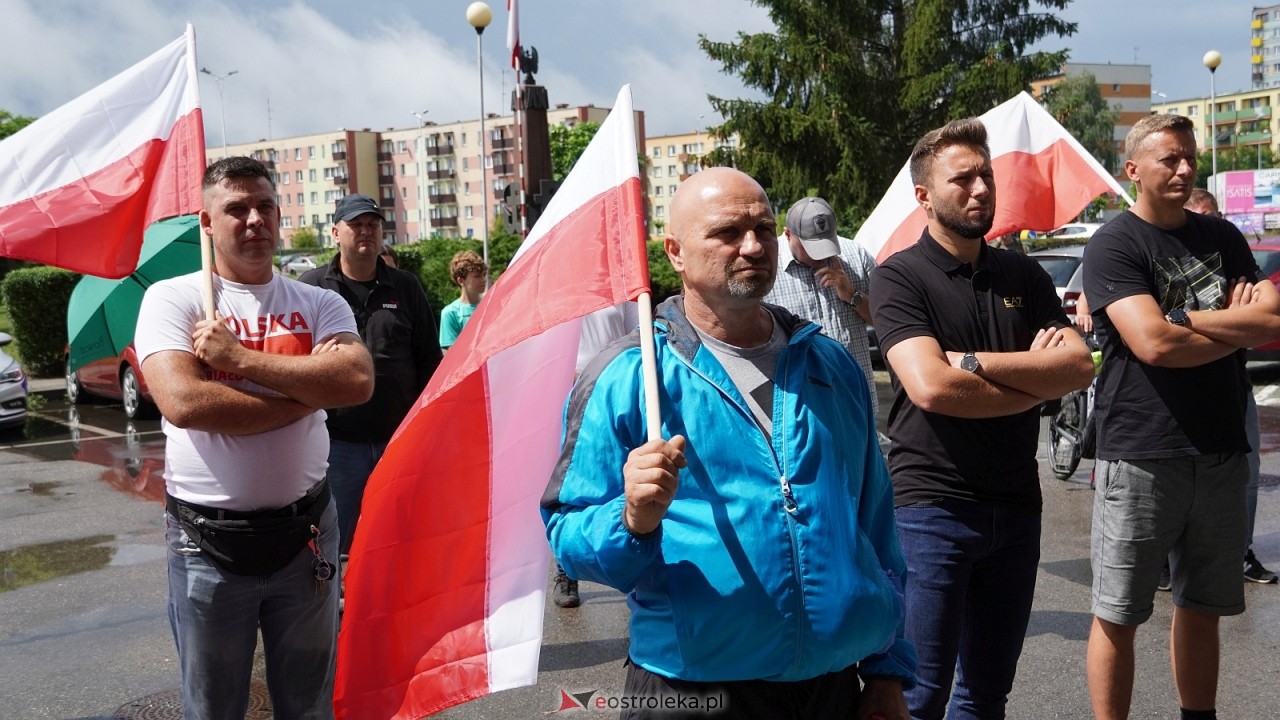 Stop imigacji - protest w Ostrołęce [19.07.2025] - zdjęcie #40 - eOstroleka.pl