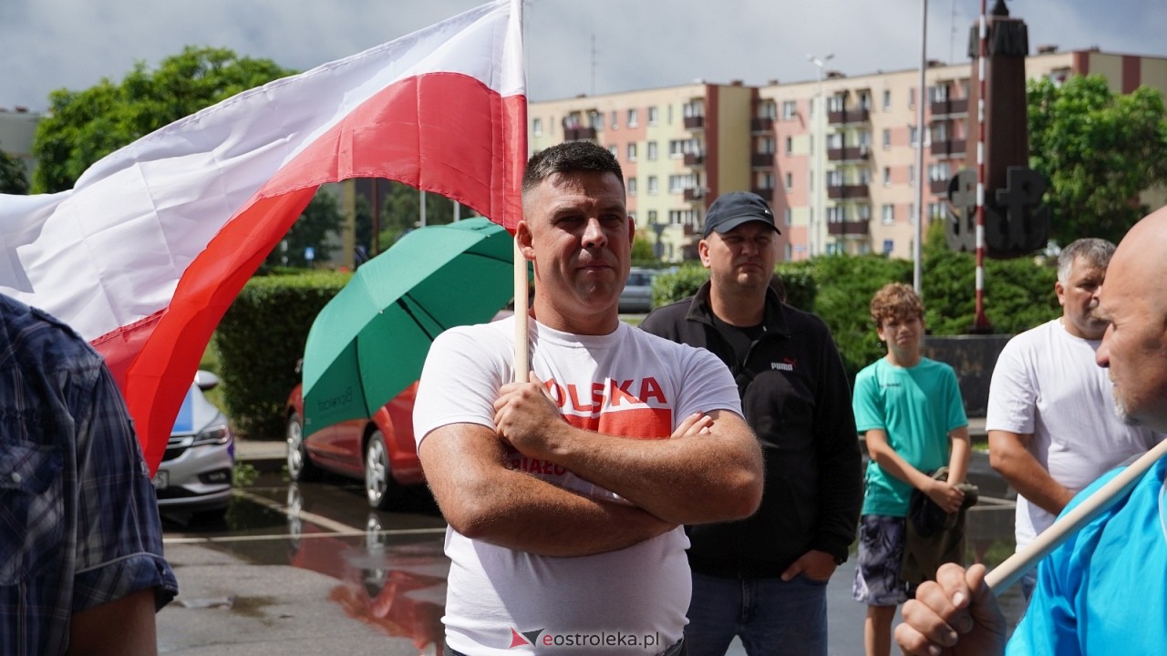 Stop imigacji - protest w Ostrołęce [19.07.2025] - zdjęcie #39 - eOstroleka.pl