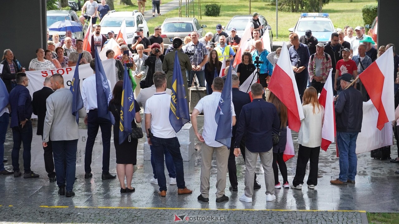 Stop imigacji - protest w Ostrołęce [19.07.2025] - zdjęcie #34 - eOstroleka.pl