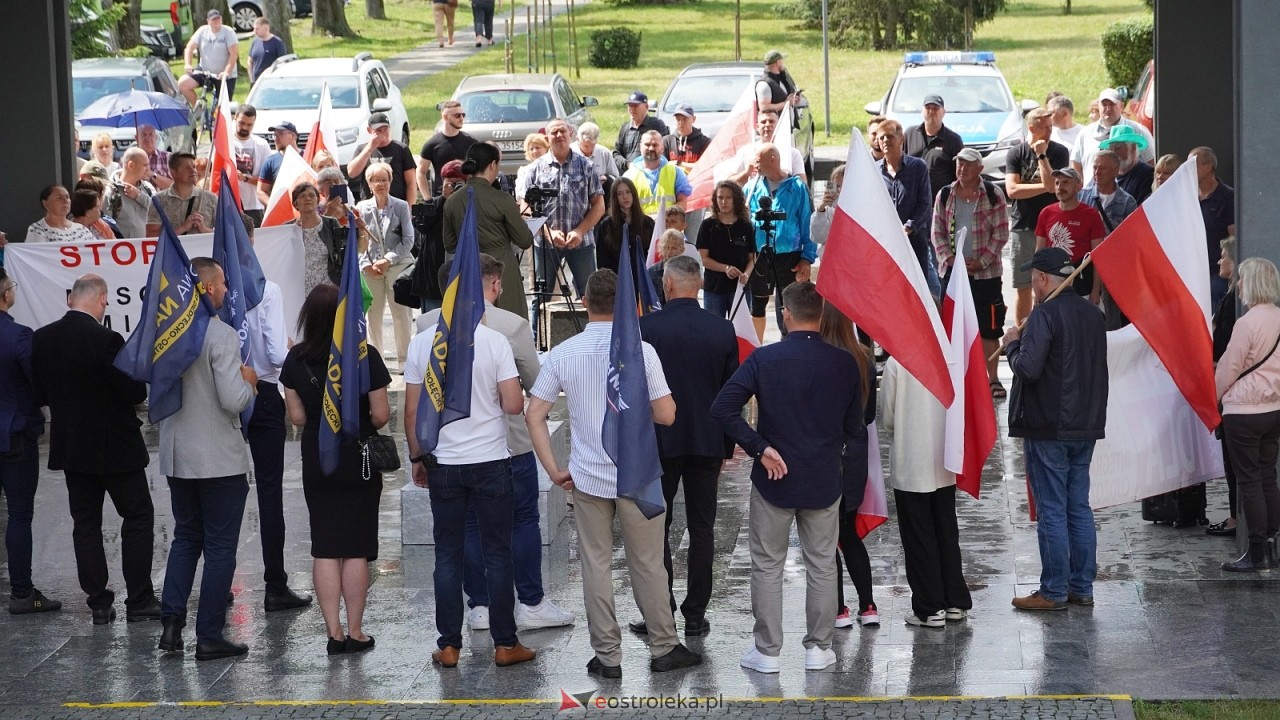 Stop imigacji - protest w Ostrołęce [19.07.2025] - zdjęcie #32 - eOstroleka.pl
