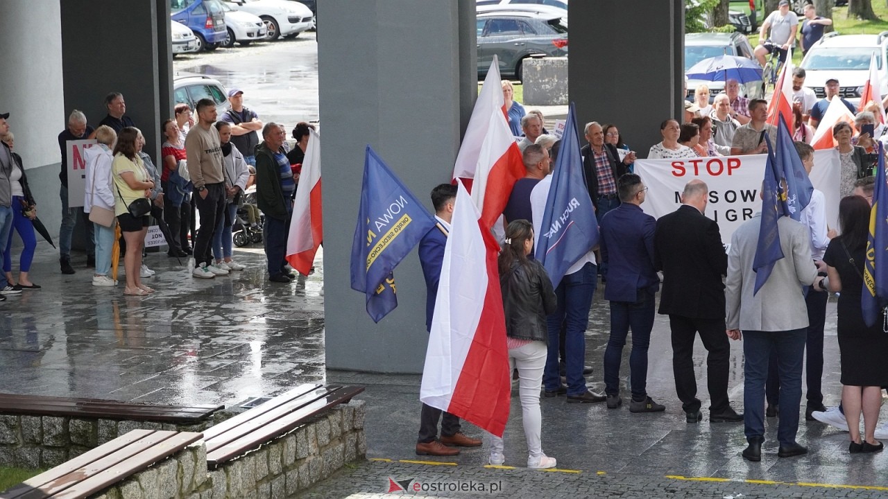Stop imigacji - protest w Ostrołęce [19.07.2025] - zdjęcie #31 - eOstroleka.pl
