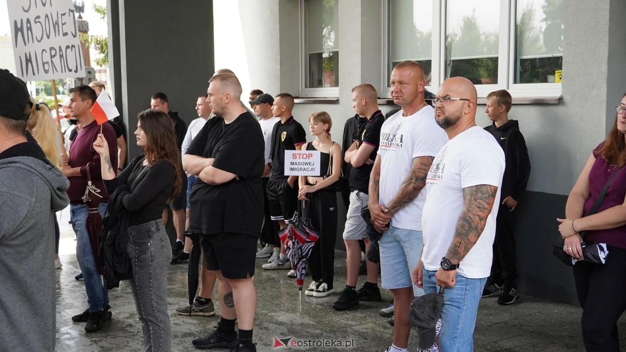 Stop imigacji - protest w Ostrołęce [19.07.2025] - zdjęcie #29 - eOstroleka.pl