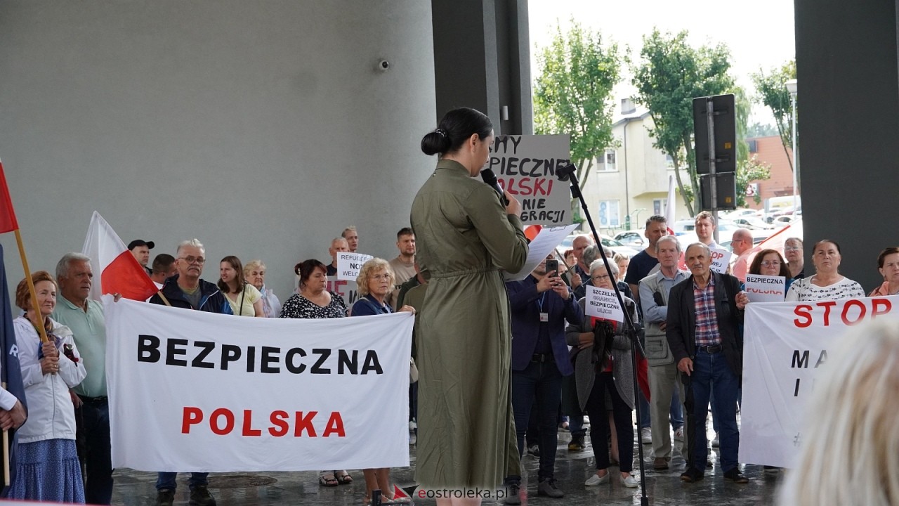 Stop imigacji - protest w Ostrołęce [19.07.2025] - zdjęcie #26 - eOstroleka.pl