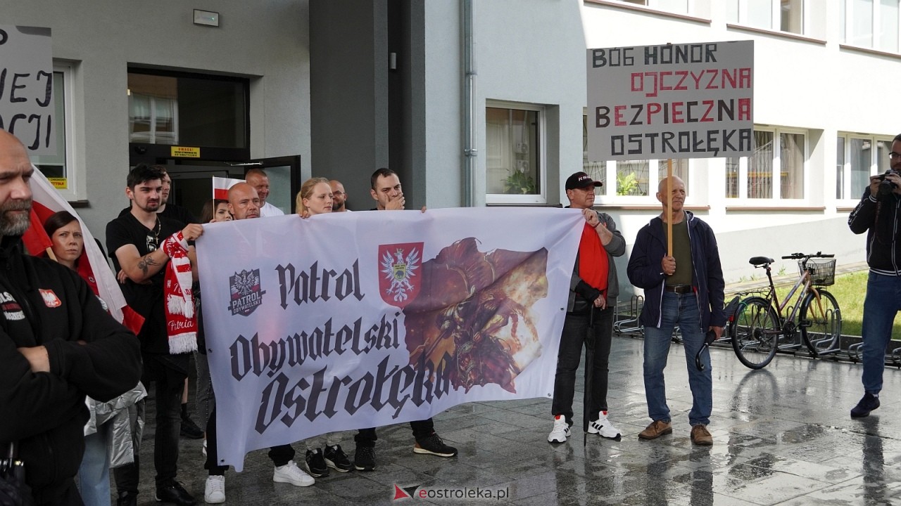 Stop imigacji - protest w Ostrołęce [19.07.2025] - zdjęcie #19 - eOstroleka.pl