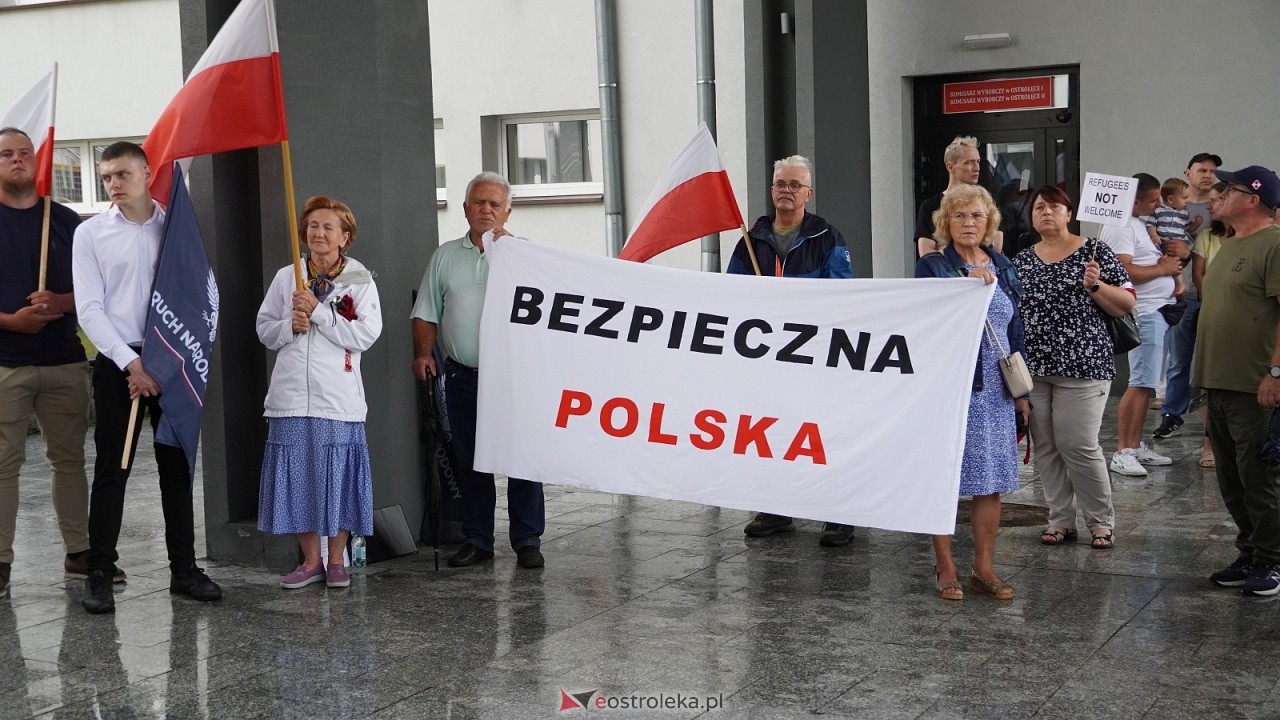 Stop imigacji - protest w Ostrołęce [19.07.2025] - zdjęcie #18 - eOstroleka.pl