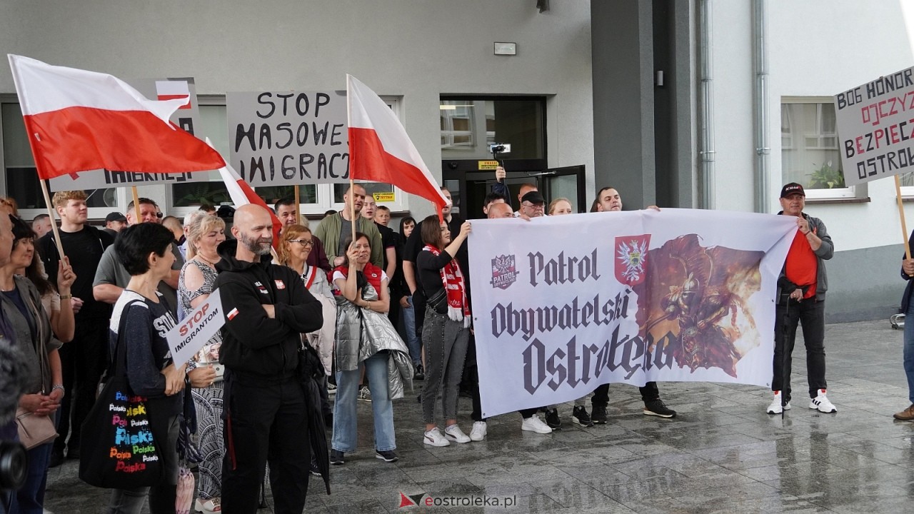 Stop imigacji - protest w Ostrołęce [19.07.2025] - zdjęcie #11 - eOstroleka.pl