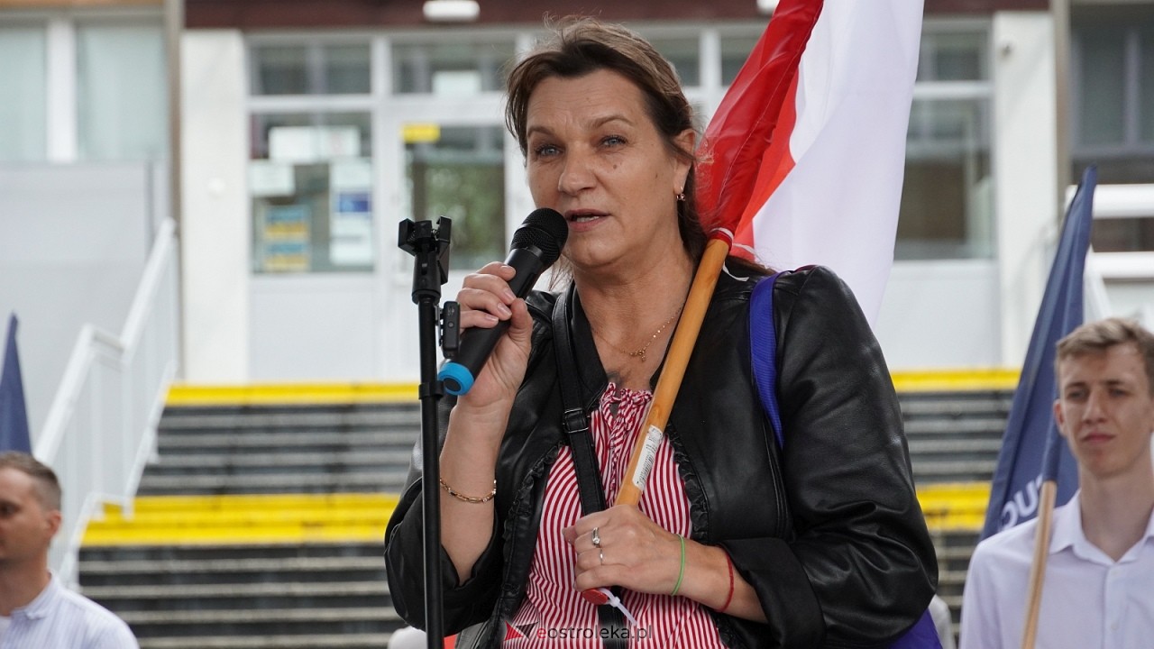 Stop imigacji - protest w Ostrołęce [19.07.2025] - zdjęcie #10 - eOstroleka.pl